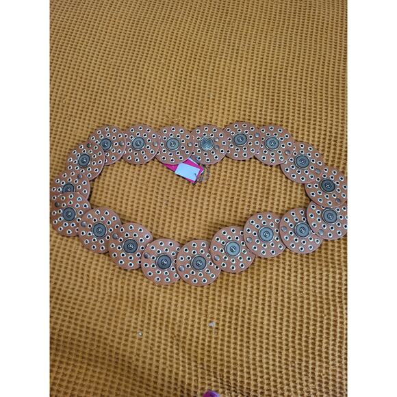 Vince Camuto Concho Metal Tan Brown Western Boho Y2k L / XL Grommet Belt NWT - Picture 2 of 5